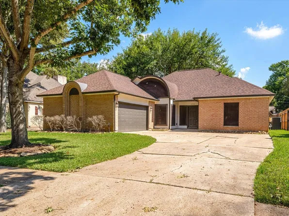 2126 Windmill Dr, Richmond, TX 77406