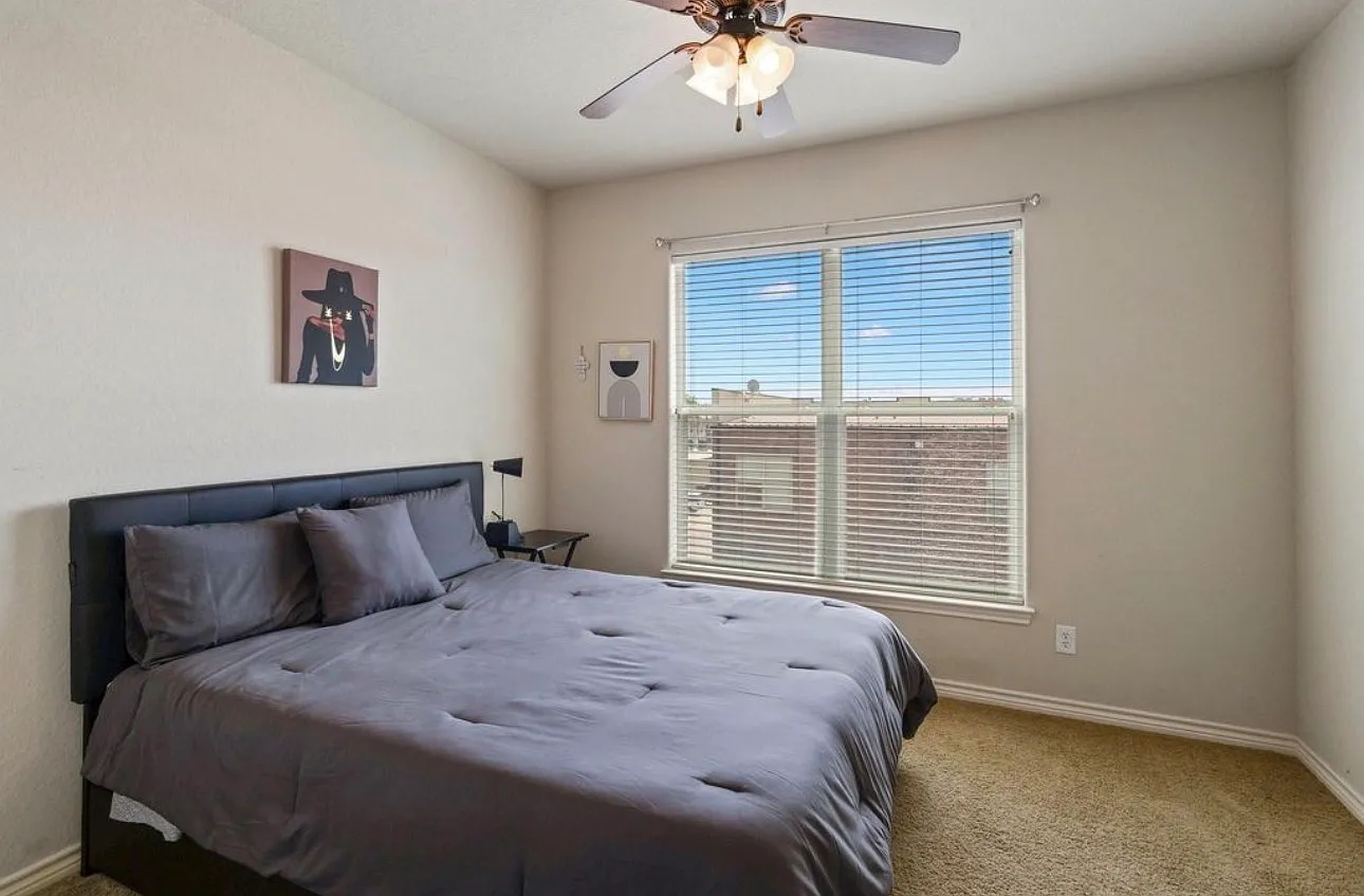 Town Home — Photo 3