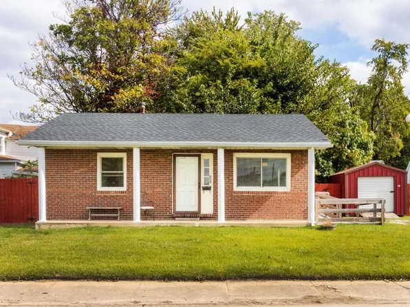 608 S 3rd St, Boonville, IN 47601