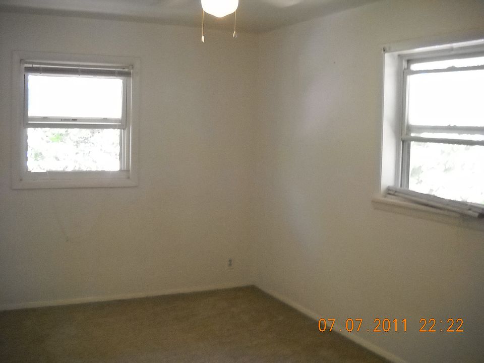 2nd image of 305 W Park St APT 1