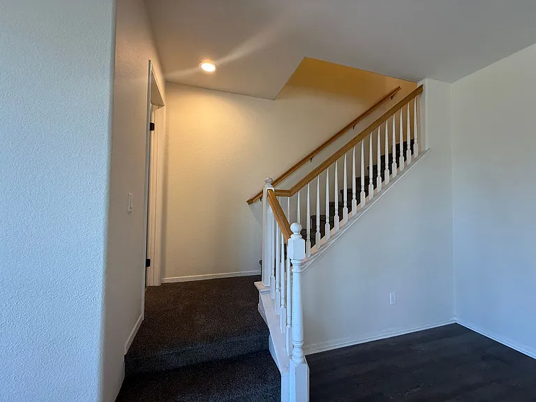 1357 Burgundy Dr — Photo 18