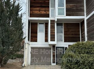 1631 N 109th Plz, Omaha, NE 68154