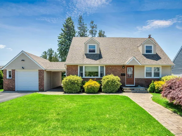 9 Amby Avenue, Plainview, NY 11803