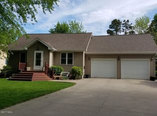 102 Randall Dr, Milbank, SD 57252