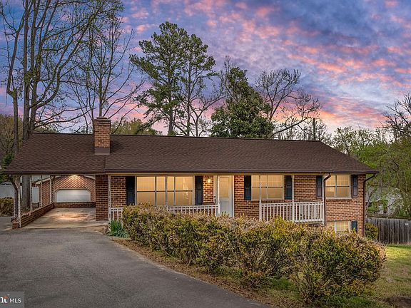 2nd image of 4 Hicks Ct