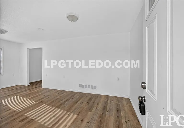 12378 Lincoln Blvd — Photo 5