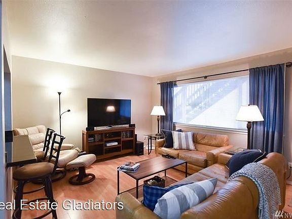 3rd image of 1902 S Yakima Ave #1