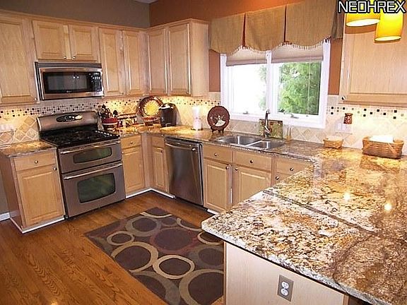 5th image of 3155 Darien Ln