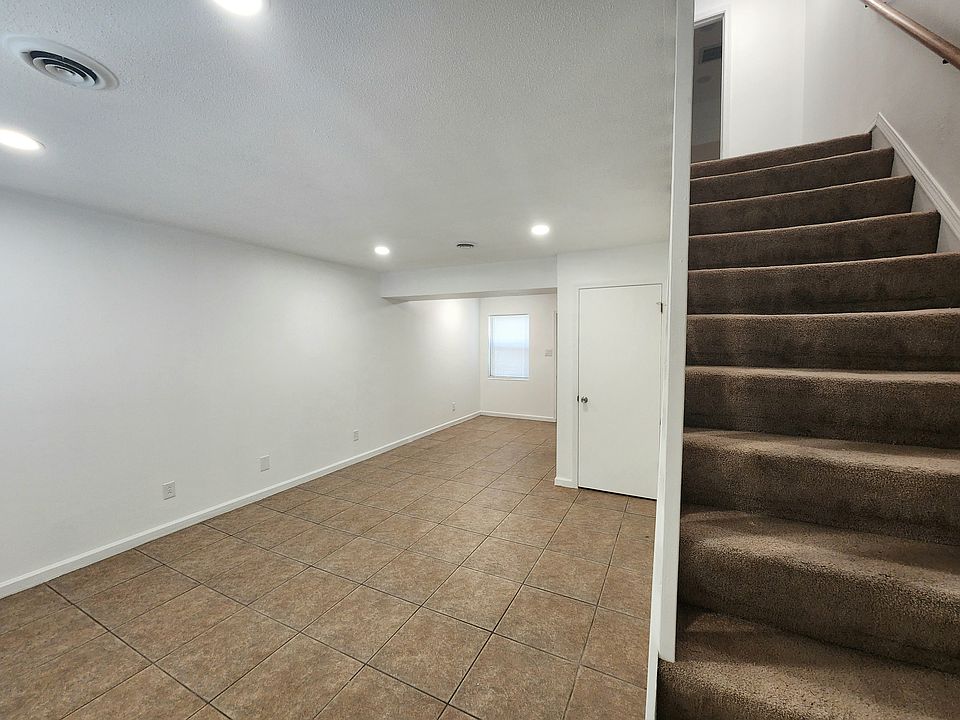 300 W Mill St Carbondale IL Zillow