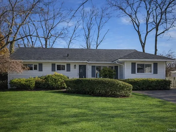 25 Rogers Lane, Smithtown, NY 11787