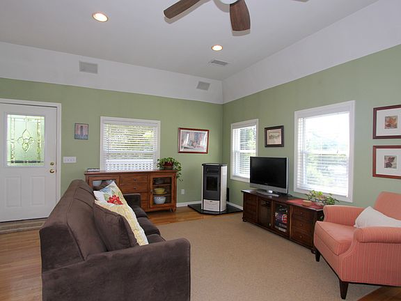 4th image of 51 Brandeis Ave