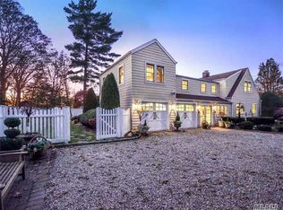 349 Harbor Dr, Centre Island, NY 11771