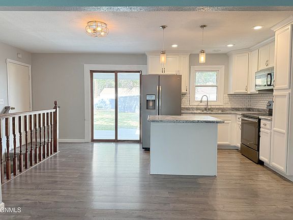 3rd image of 2105 Saint Joseph Dr
