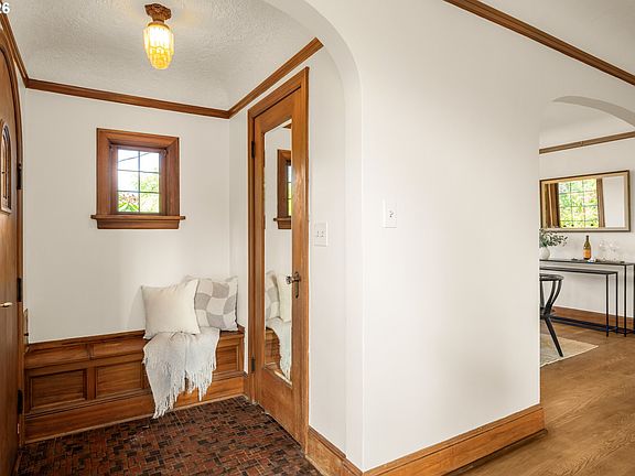 5th image of 2848 NE 30th Ave