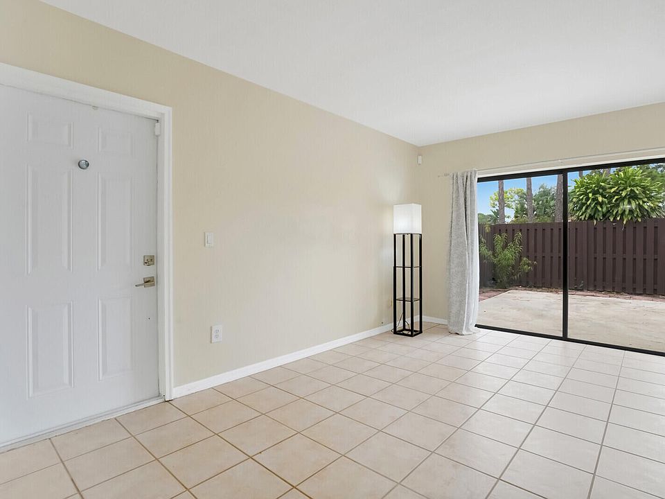 1st image of 119 Weybridge Circle #A