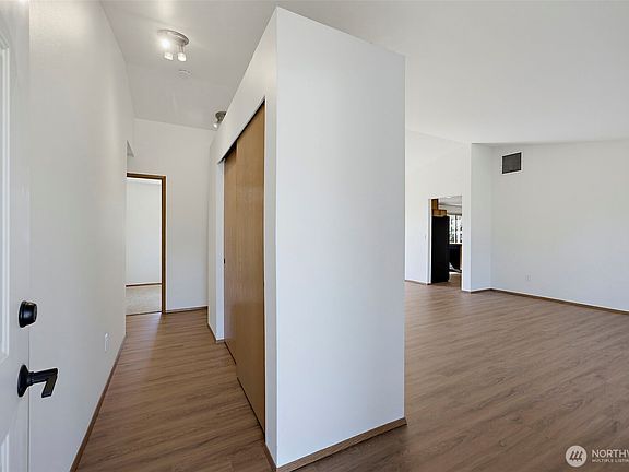 4th image of 15012 2nd Avenue E