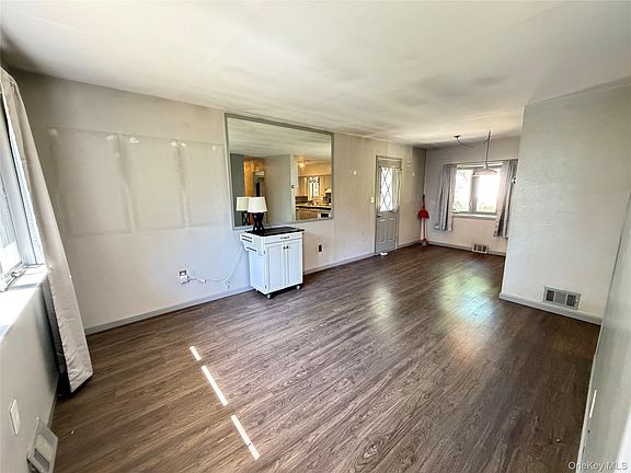 2nd image of 5 Robin Road
