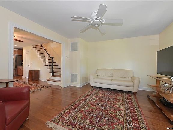 5th image of 48 Salisbury Ave
