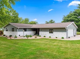 103 Country Lake Dr, Pekin, IL