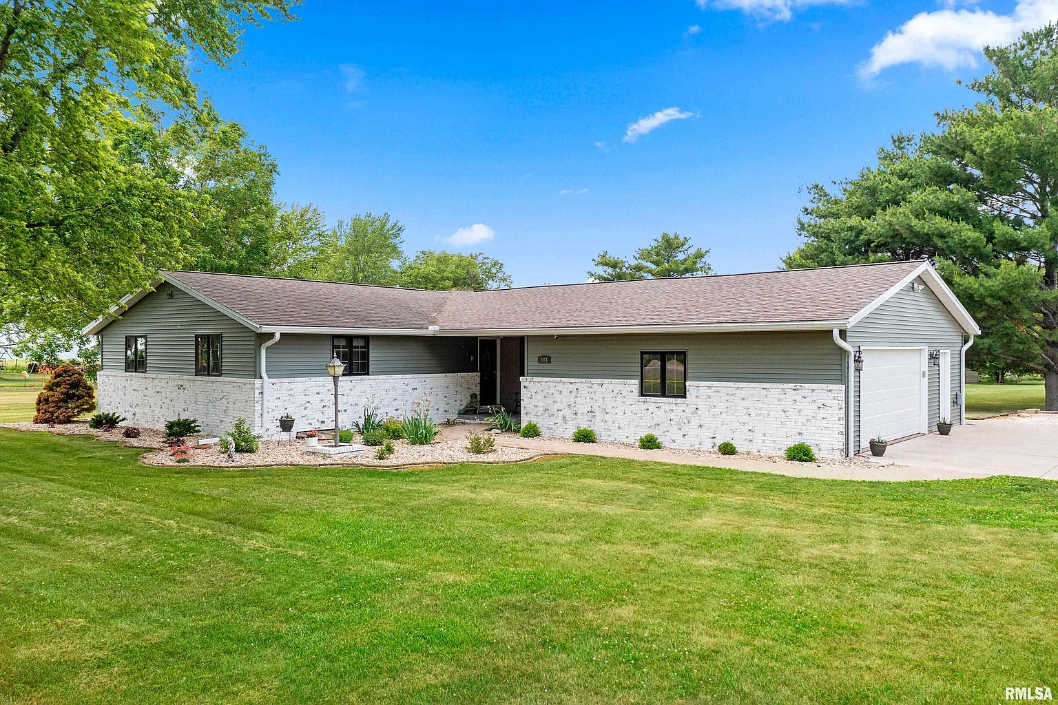 103 Country Lake Dr photo 1