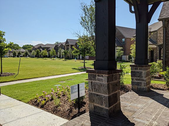 4th image of 1327 Bailey Ln