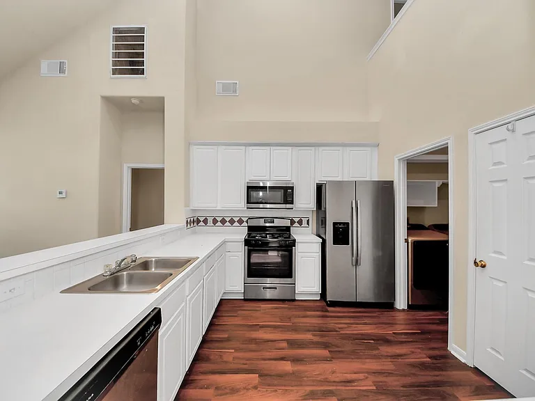 530 Majestic Ridge Dr — Photo 8