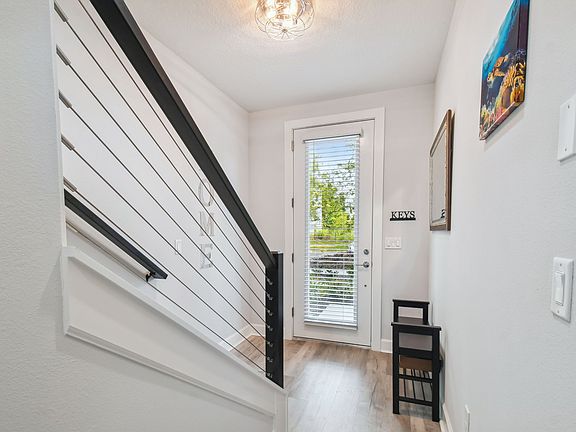 5th image of 1520 N Pierce St Unit 4
