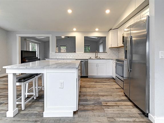4th image of 2506 255th Street NW