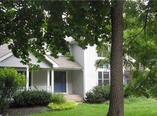 17 Cedar Dr, Stony Brook, NY 11790