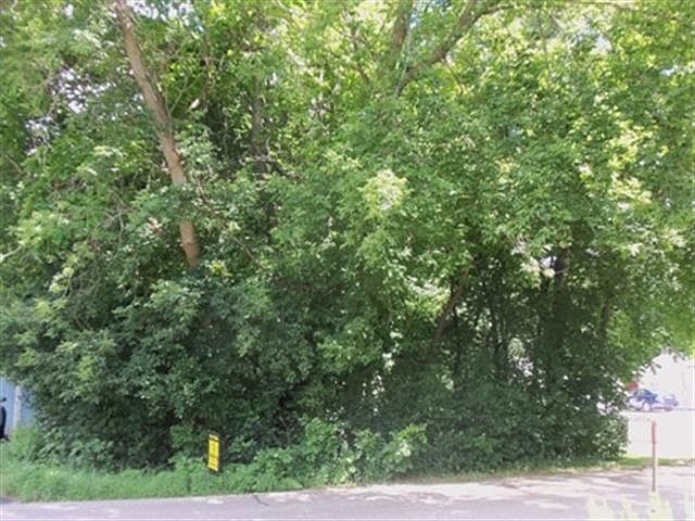 2nd image of 25 N Eastman Rd
