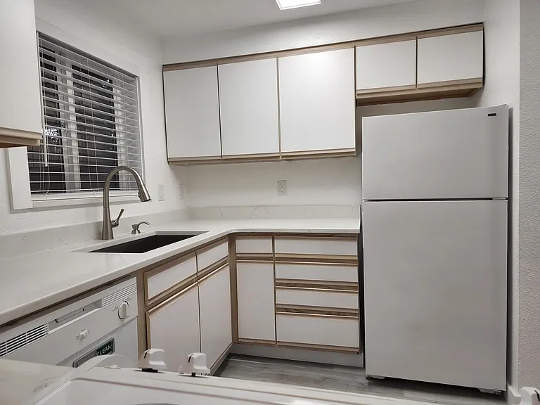 979 Plymouth Dr NE — Photo 12