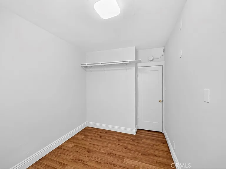 139 S Manhattan Pl — Photo 15