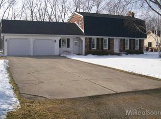 39101 Memory Ln, Harrison Township, MI 48045