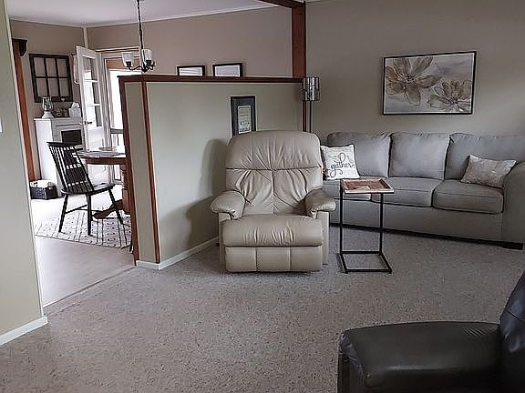 3rd image of 1622 Franklin Dr