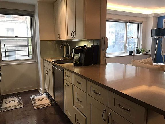 4th image of 100 W 57th St #4M