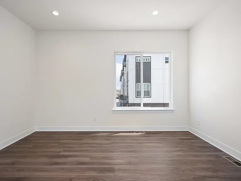 5112 Ward Rd — Photo 5