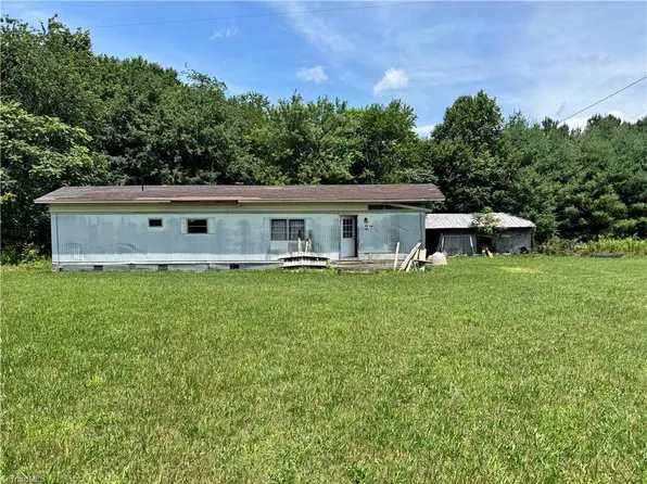 278 W Old Berrys Ln, Roaring River, NC 28669
