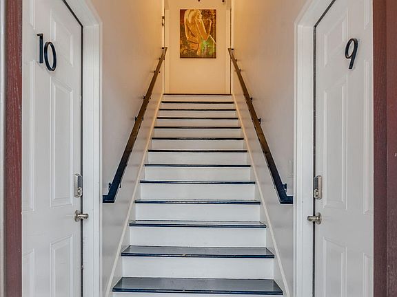 2nd image of 1810 Parkwood Ln