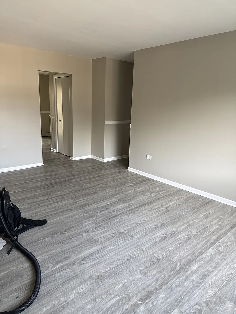 3 bed, 1.5 bath, 1100 sqft, $1,900 — Photo 3