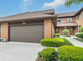 618 Cress Creek Ln, Crystal Lake, IL 60014