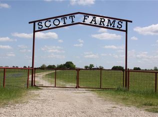 305 Skrivanek Rd, Ennis, TX 75119