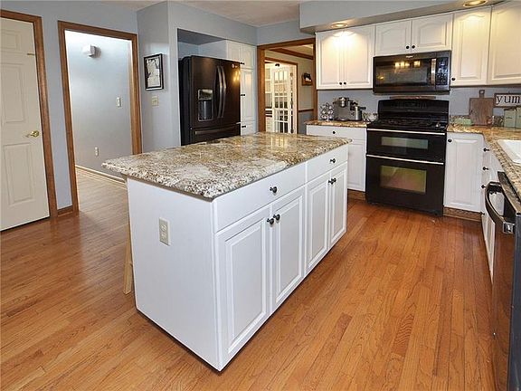 2nd image of 101 Berrybush Dr