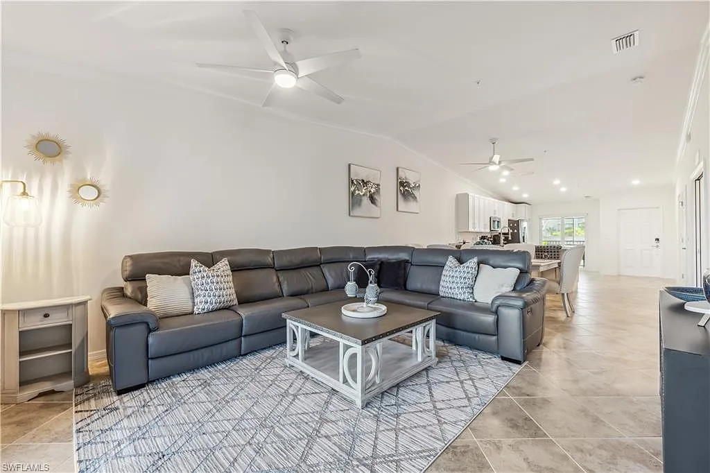 2 bed, 2.0 bath, 1355 sqft, $7,500 — Photo 4
