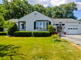 23 Mountainview St, Chicopee, MA 01020