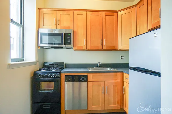Rented by City Connections Realty | media 9