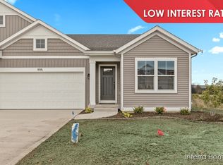 995 Scioto Dr, Comstock Park, MI 49321