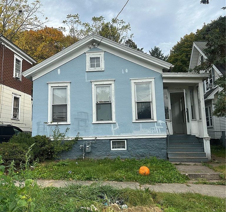 1st image of 1028 Highland St