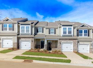 221 Creekview Rd, Hendersonville, NC 28792