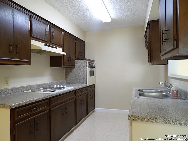 5637 Walzem Rd — Photo 4