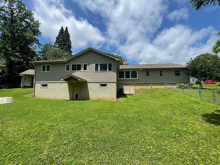 105 Norman Ln — Photo 9